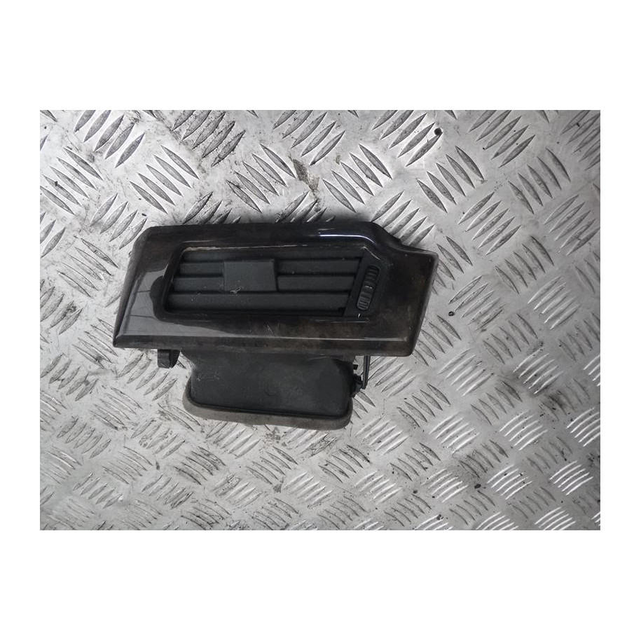 BMW E60 KRATKA WLOTU POWIETRZA PRAWA- 64226913708