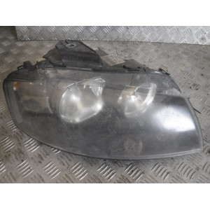 AUDI A3 8P LAMPA PRAWY...