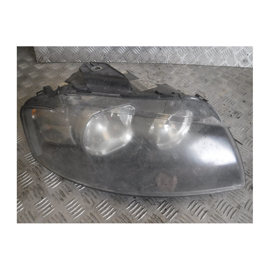 AUDI A3 8P LAMPA PRAWY PRZÓD 8P0941004L