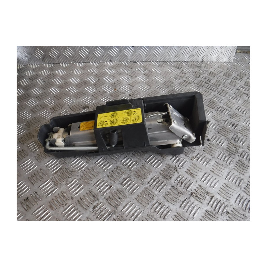 AUDI A6 C6 MOCOWANIE LEWARKA 4F0011215B