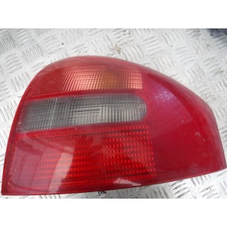 AUDI A6 C5 LAMPA TYLNIA PRAWA