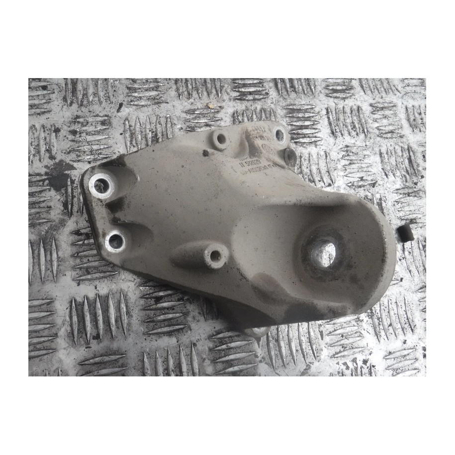 ŁAPA UCHWYT PODPORA AUDI A6 C6 4F0399113B