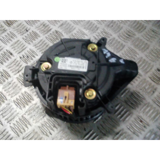 AUDI A4 B6 WENTYLATOR NAWIEWU 8E2820021B