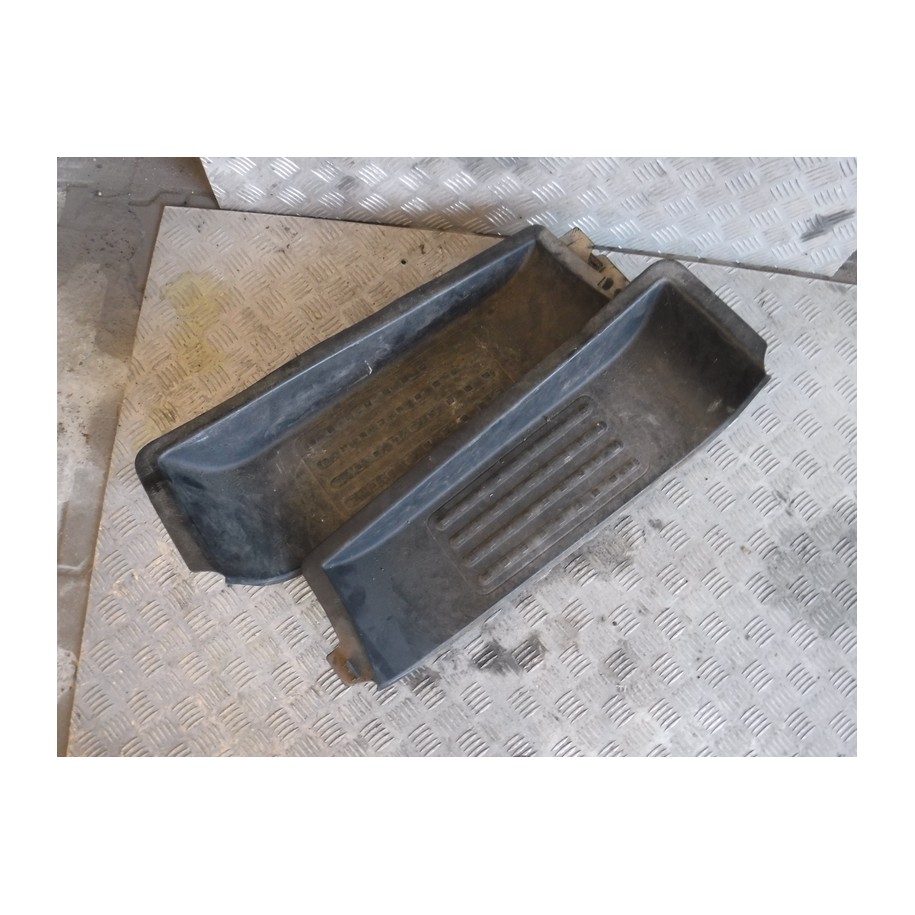 STOPIEŃ NAKŁADKA PROGU LEWA/PRAWA  VW T5 7H0863735B / 7H0863736