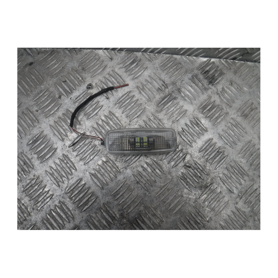 LAMPKA LUSTERKA WNĘTRZA AUDI A4 A6 A8 4D0947105A