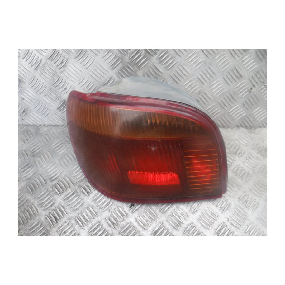 LAMPA TYLNA LEWA TOYOTA YARIS I