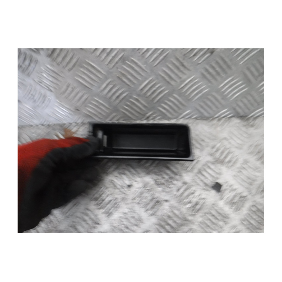 WKŁAD POPIELNICZKI VW PASSAT B6 3C0863077