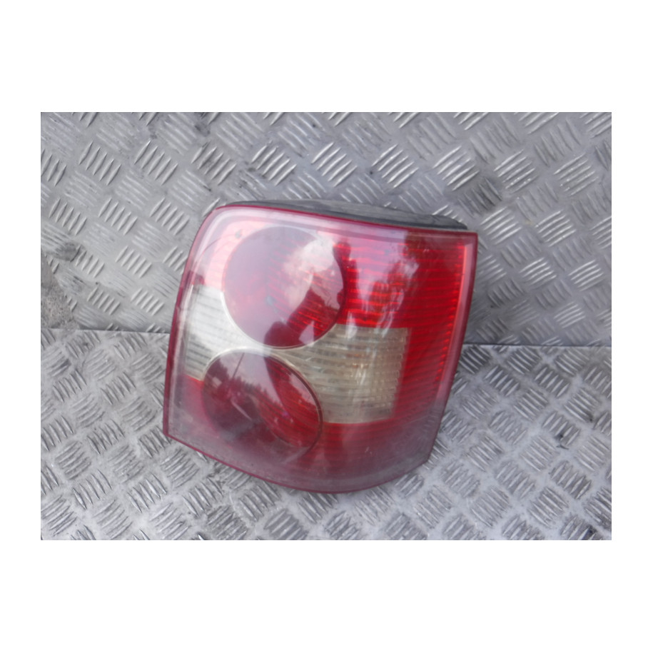 LAMPA PRAWA TYLNA-VW PASSAT B5 FL KOMBI 2001-2005