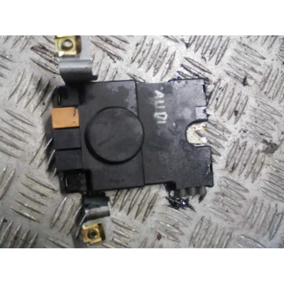 AUDI A3 8P WZMACNIACZ ANTENY 8P3035225
