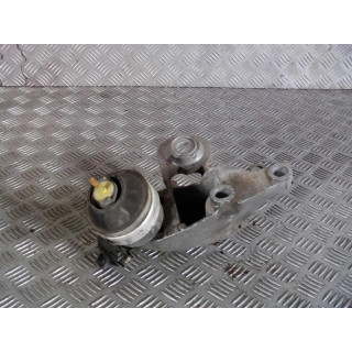 AUDI A4 B6 2.0 FSI ŁAPA SILNIKA LEWA 8E0199351