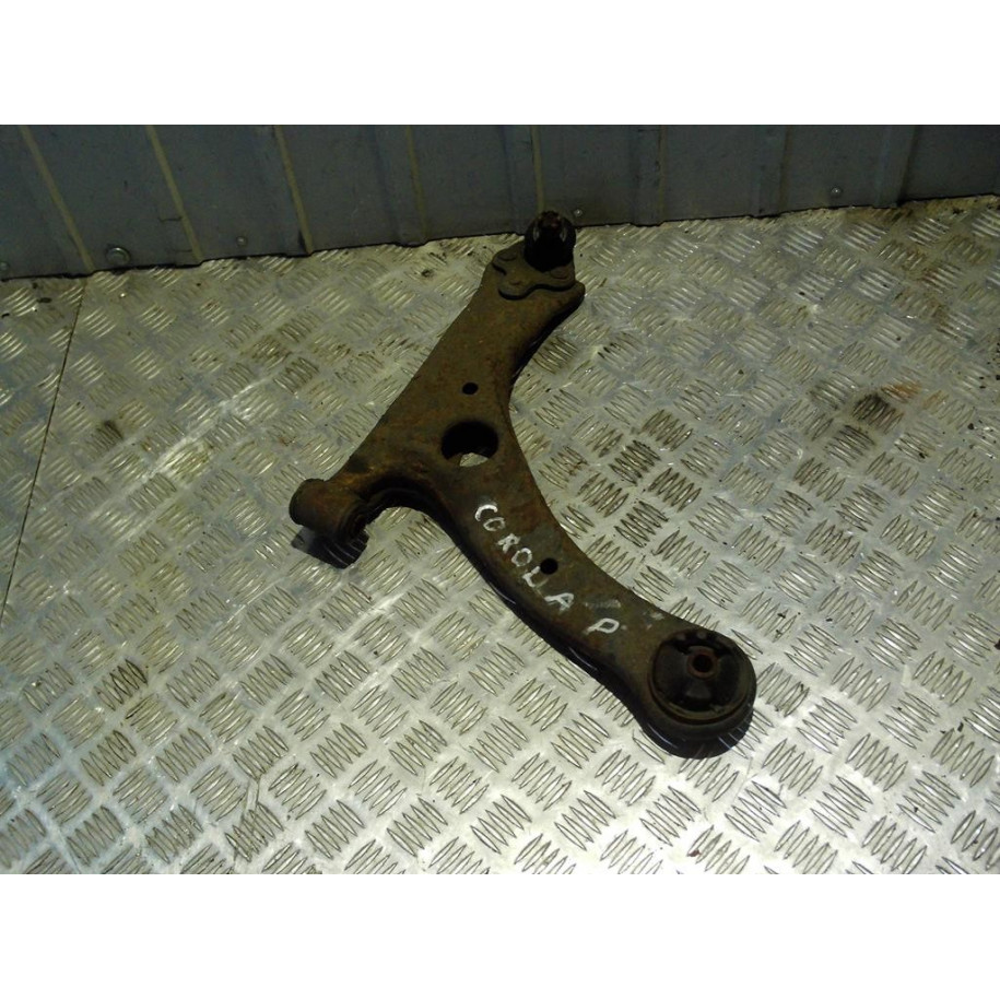 TOYOTA COROLLA E12 1.4 VVTI WAHACZ PRAWY
