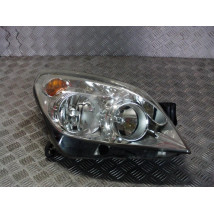 OPEL ASTRA H LAMPA PRZÓD PRAWA