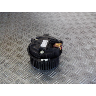 AUDI A4 B7 WENTYLATOR NAWIEWU 8E2820021E