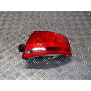 AUDI A4 B7 KOMBI LAMPA TYŁ PRAWA