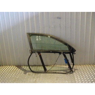 AUDI A4 B7 RAMKA SZYBY PRAWY PRZÓD
