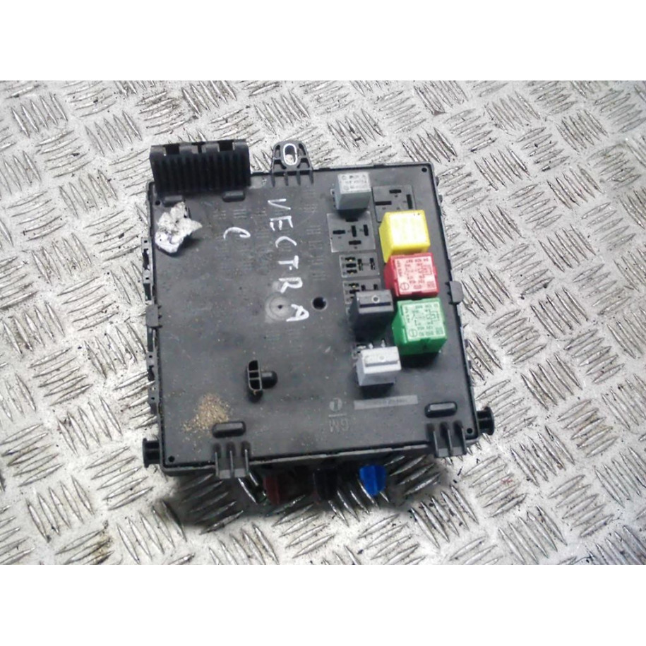 OPEL VECTRA C SKRZYNKA BEZPIECZNIKÓW 13205774