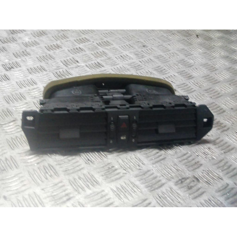 BMW E60 KRATKA NAWIEWU ŚRODKOWA
