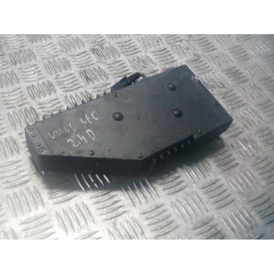 VOLVO V70 WZMACNIACZ RADIA 8673135
