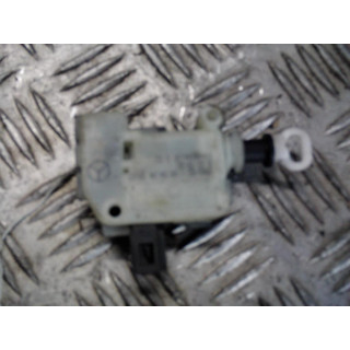 MERCEDES W211 SIŁOWNIK ZAGŁÓWKA 322902