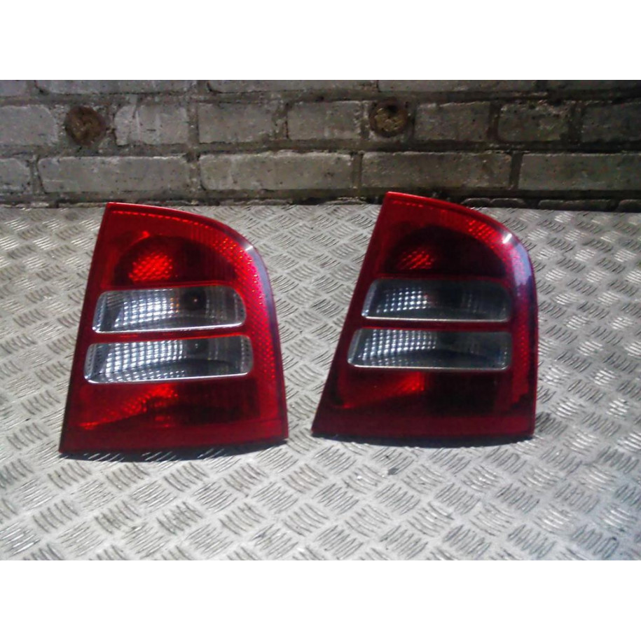 SKODA OCTAVIA I HB LAMPA TYŁ PRAWA