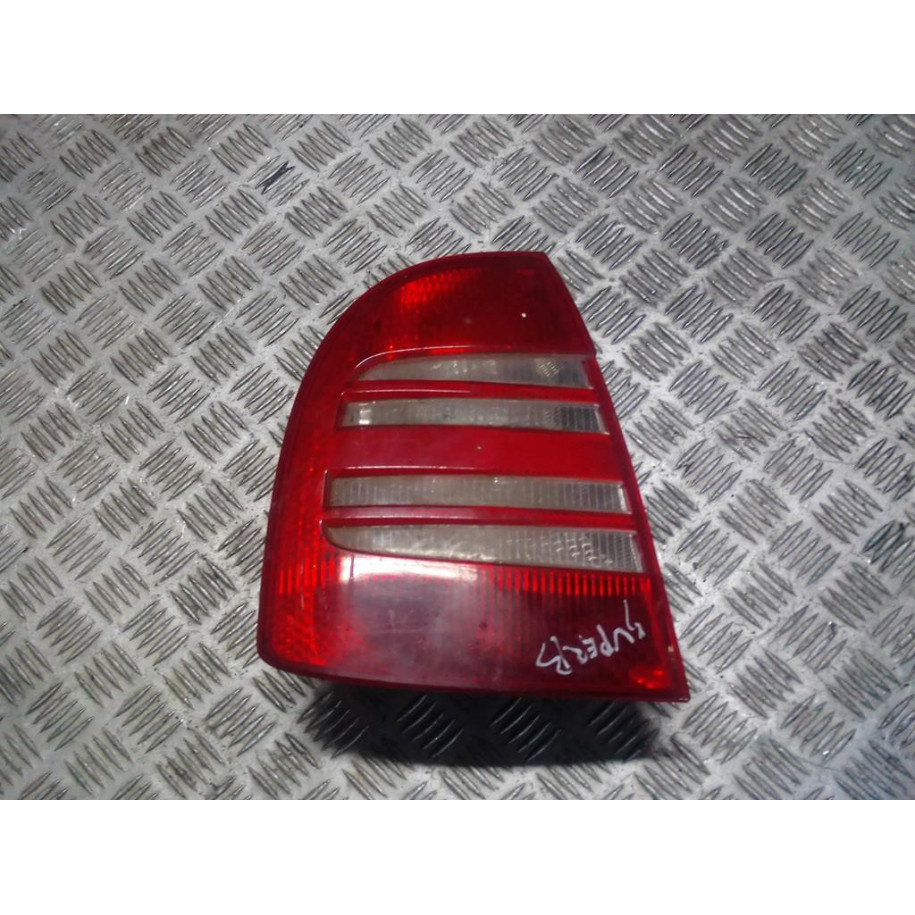 SKODA SUPERB LAMPA TYŁ LEWA