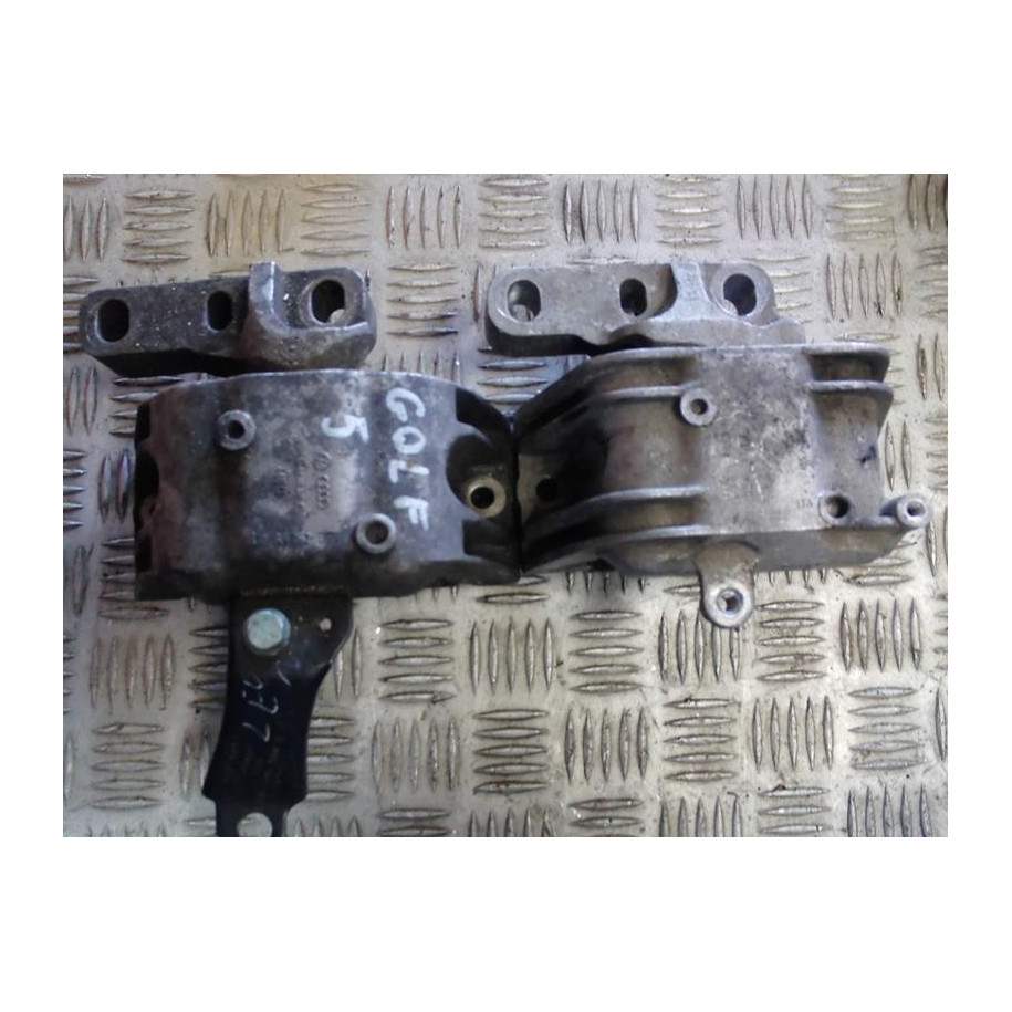 VW GOLF V 1.9 TDI ŁAPA SILNIKA
