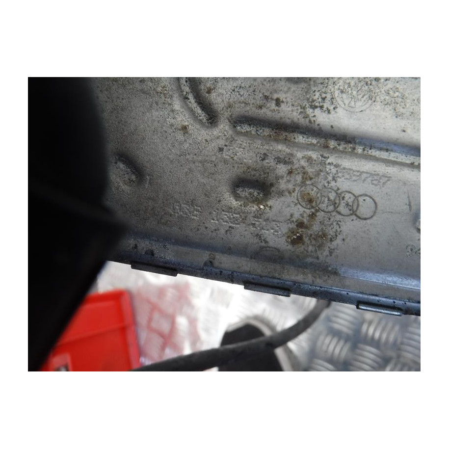 Audi A3 ZAWÓR EGR CHŁODNICA SPALIN 038132513