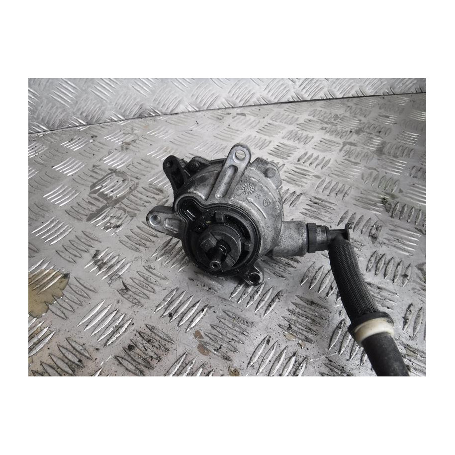VOLVO 2.4 POMPA VACUM- 30677904