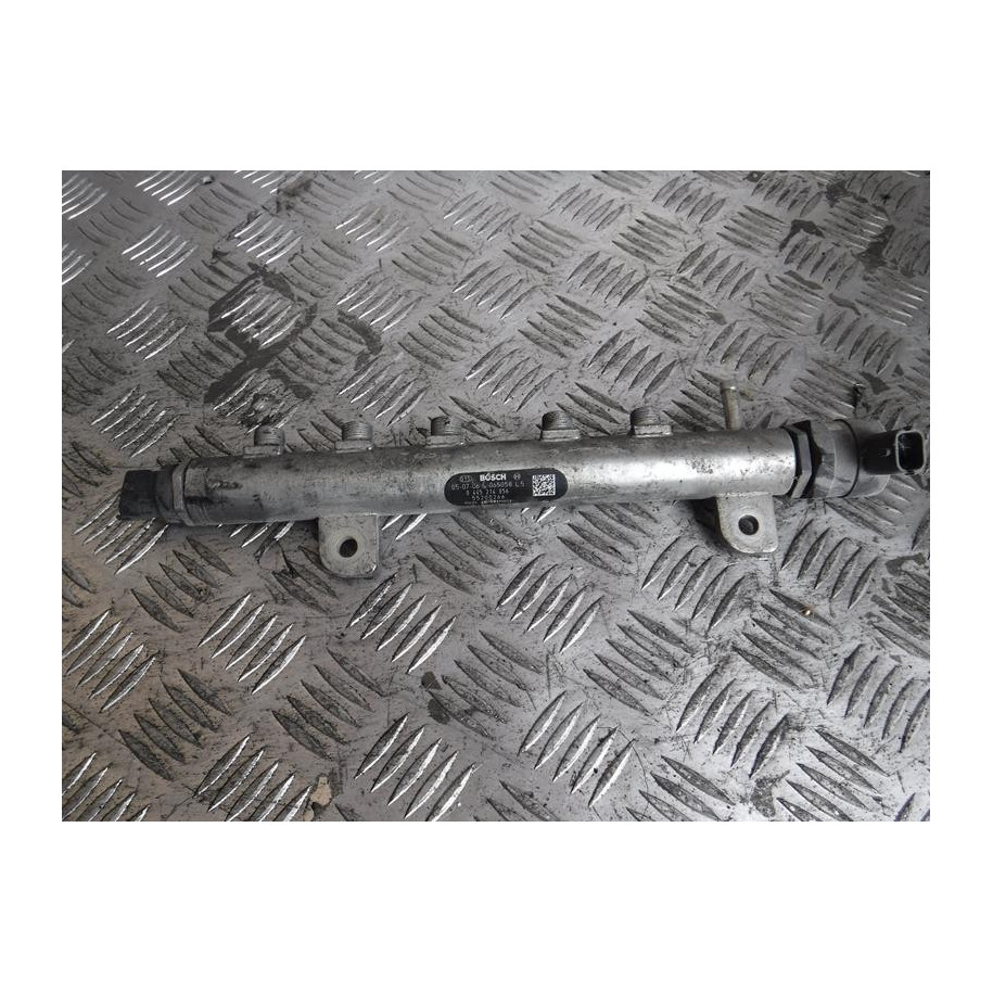 OPEL ZAFIRA ASTRA 1.9 LISTWA WTRYSKOWA- 0445214056