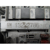 OPEL SKRZYNKA BEZPIECZNIKÓW- 13222786